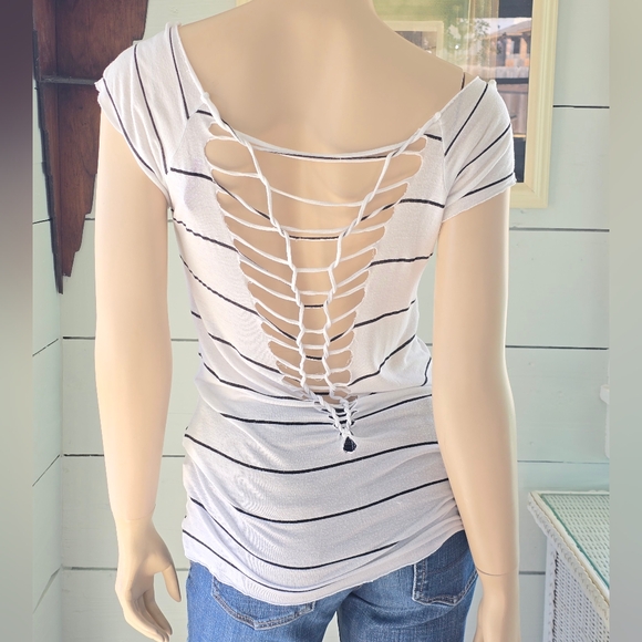 Michelle Women's Lg White W/ Black Stripes Fitted Scoop Neck Tee Cut Ladder Back - Picture 3 of 6